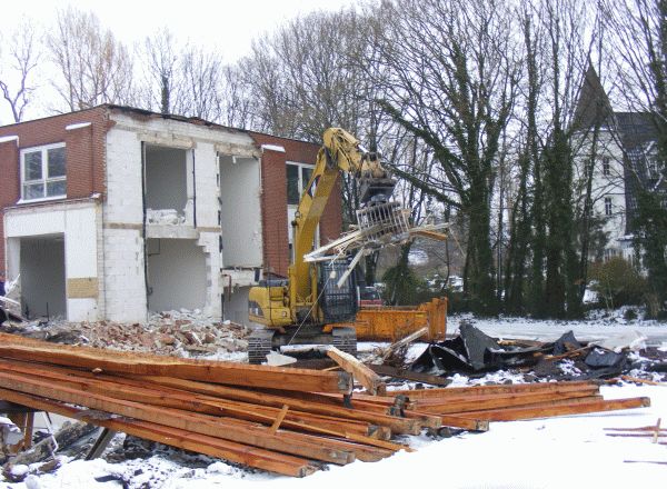  Die Institutsgebäude werden abgerissen